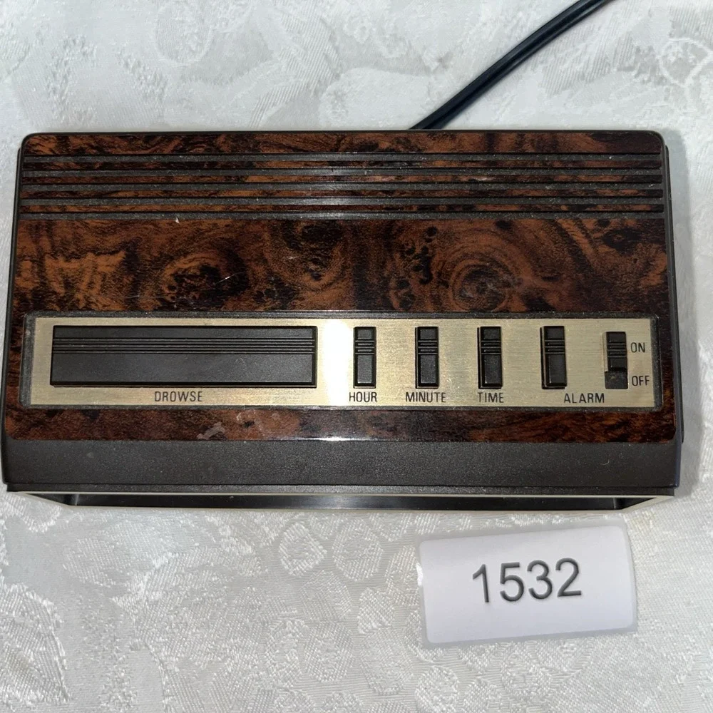 Westclox Vintage Digital Red LCD Alarm Clock‎ Wood Grain MODEL 22714 Works